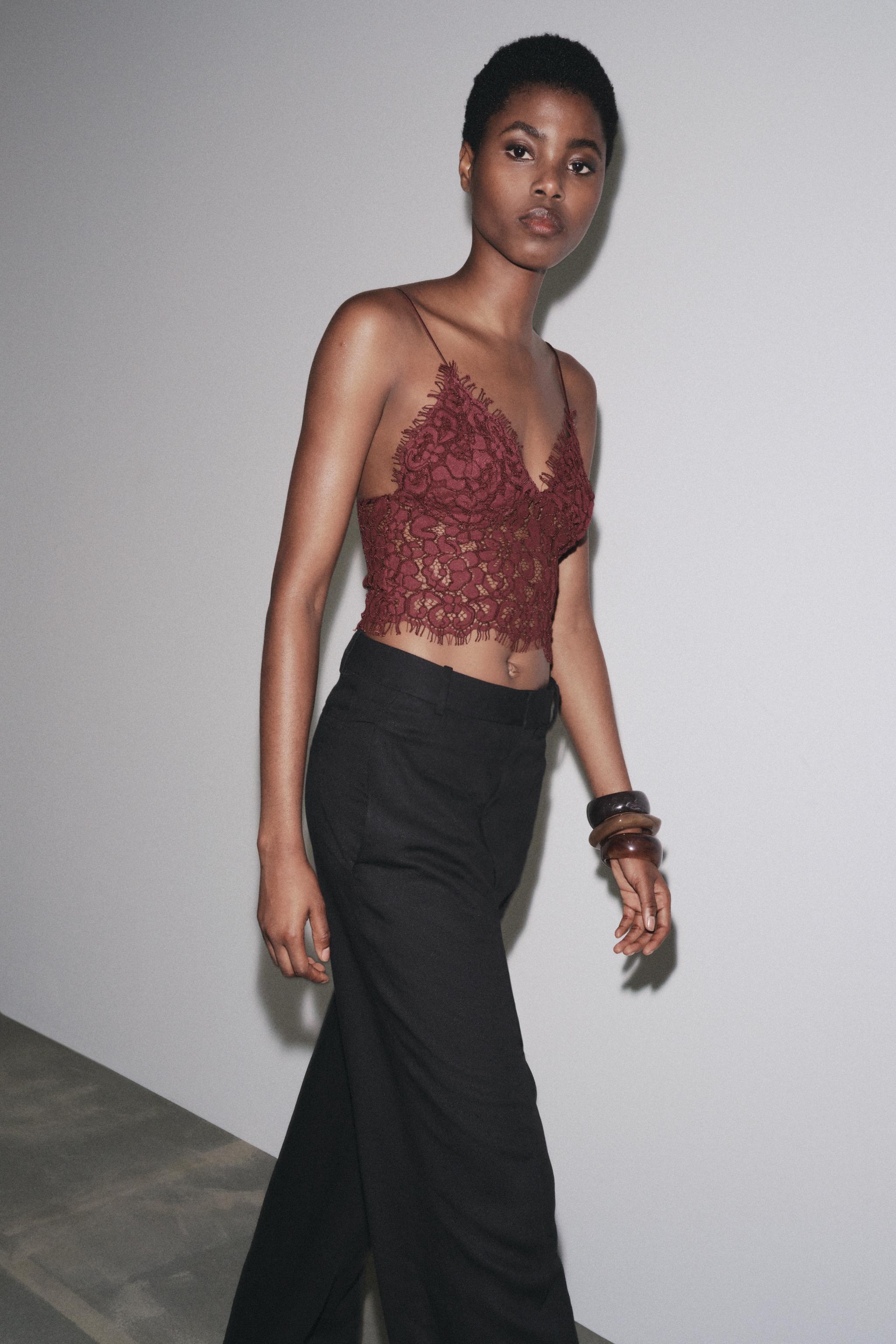 EMBROIDERED CROPPED TOP